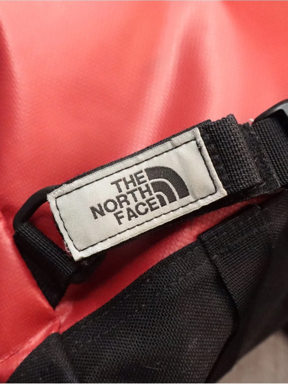 North Face Base Camp Voyager Messenger Bag Water Resistant Red Outdoor Laptop